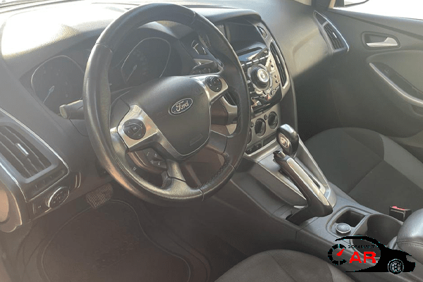 Ford Focus White - Dominant Car